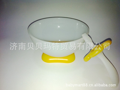 小白熊傾情推出寶寶餐具系列 初學碗叉組合——助力寶寶獨立進餐的第一步